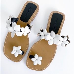 ❌❌❌SOLD❌❌❌ Colin Stuart Flower Sandal